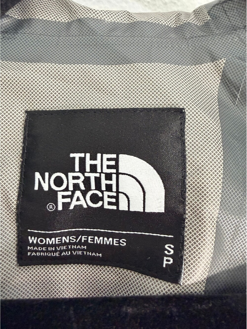 The North Face Women’s S Resolve 2 Geometric DryVent Rain Jacket - Picture 4 of 13